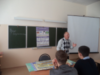 Преподаватель ОБЖ Сотницынской СШ Шишкарёв М.Г. на открытом уроке ОБЖ