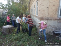 Возле здания  бухгалтерии